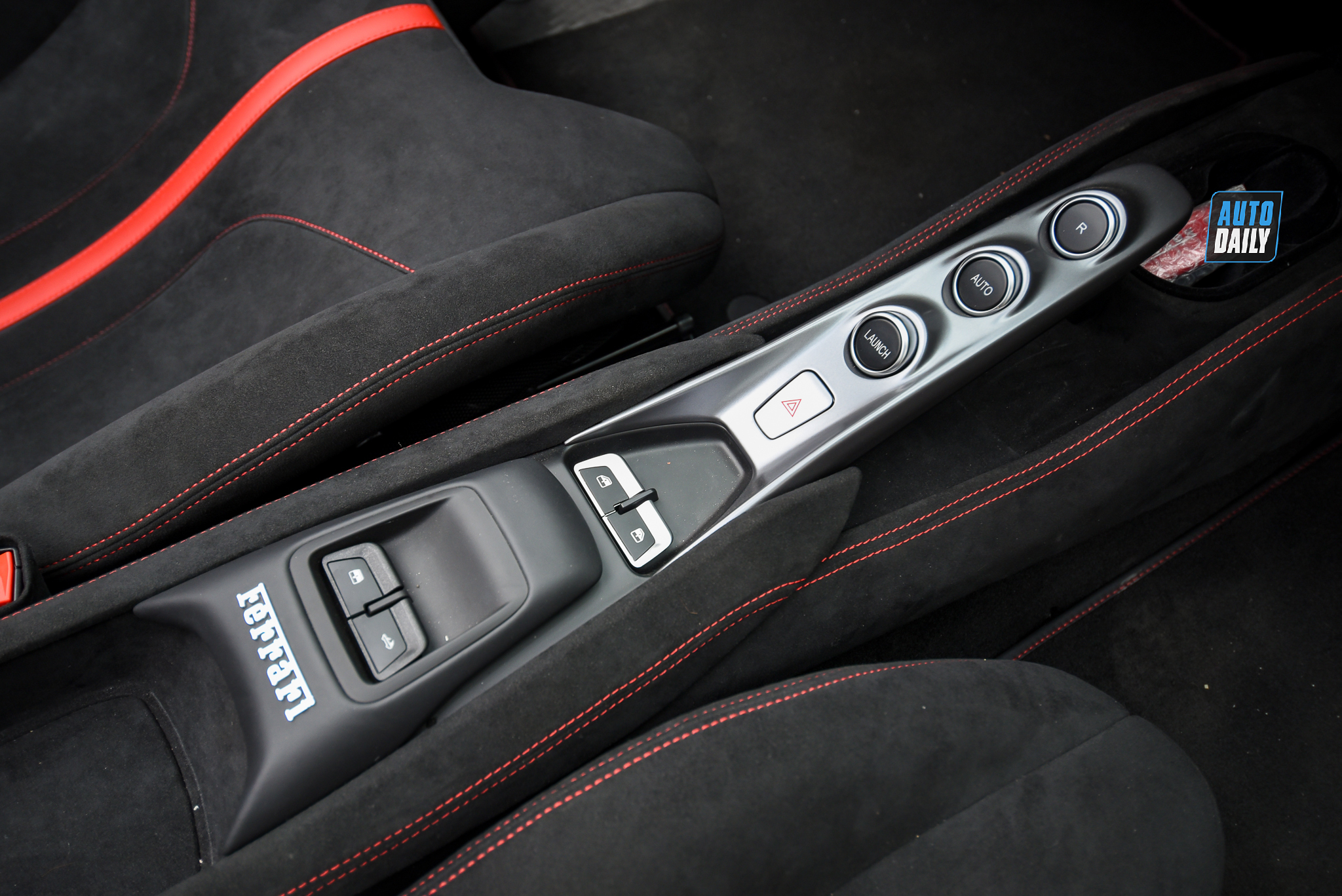 Ảnh chi tiết Ferrari F8 Spider giá hơn 1 triệu USD tại Việt Nam 31.jpg