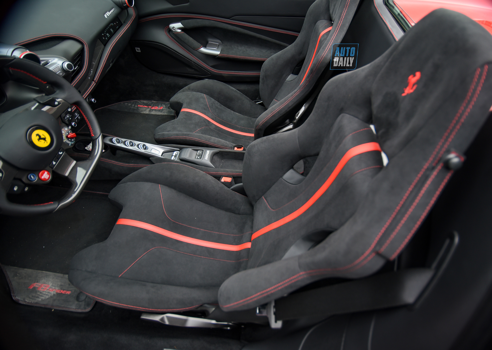 Ảnh chi tiết Ferrari F8 Spider giá hơn 1 triệu USD tại Việt Nam 35.jpg