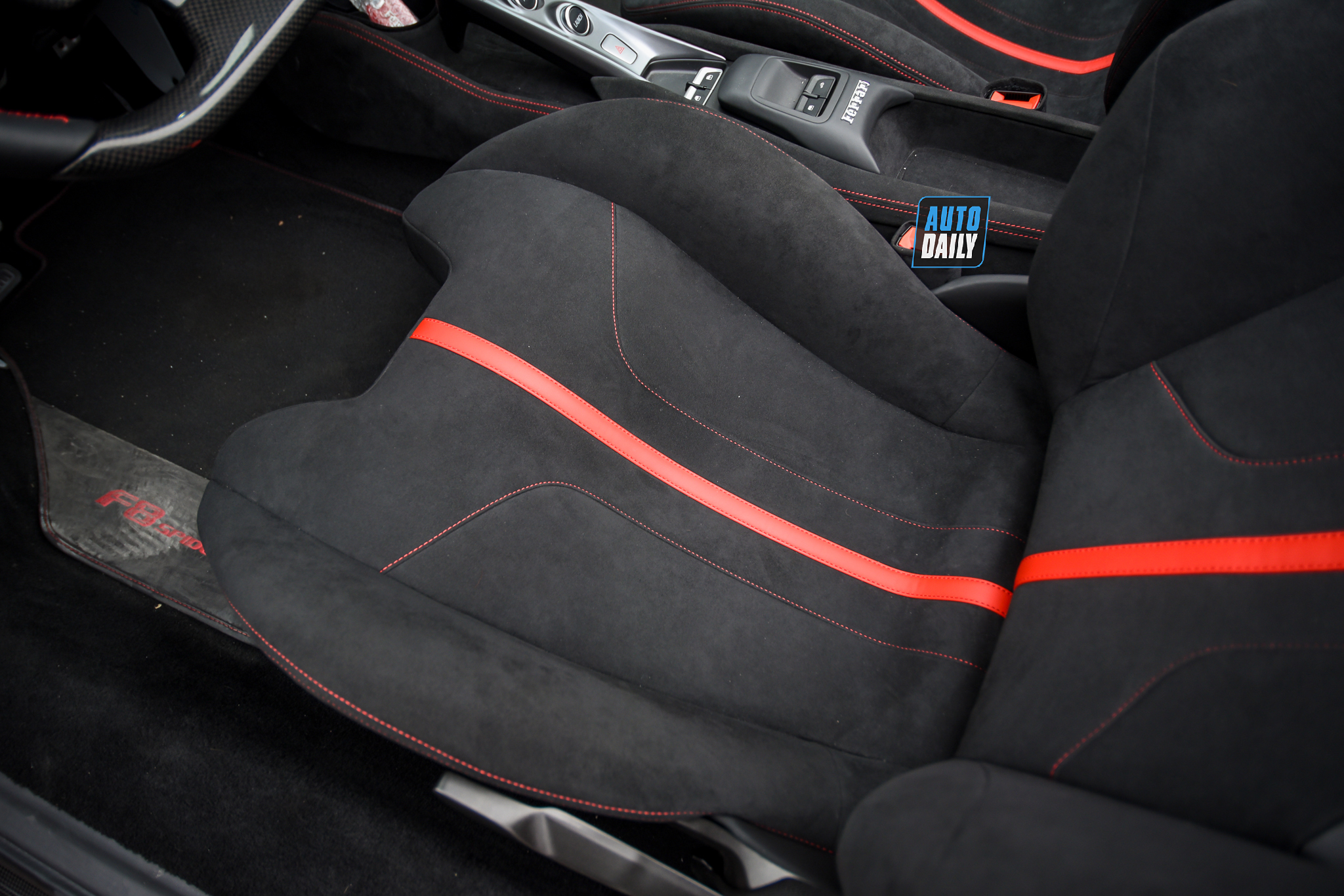 Ảnh chi tiết Ferrari F8 Spider giá hơn 1 triệu USD tại Việt Nam 36.jpg