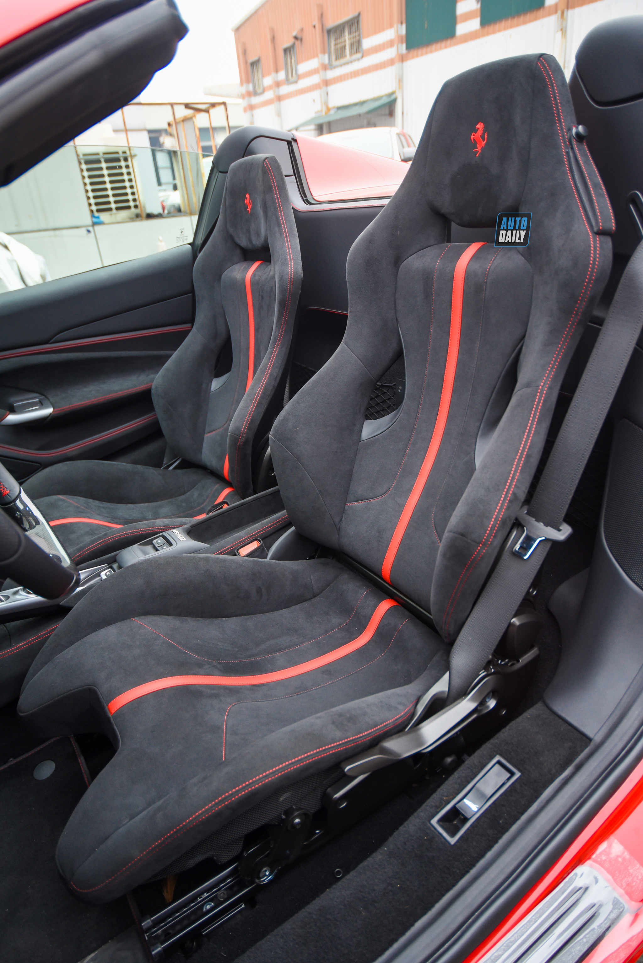 Ảnh chi tiết Ferrari F8 Spider giá hơn 1 triệu USD tại Việt Nam 37.jpg