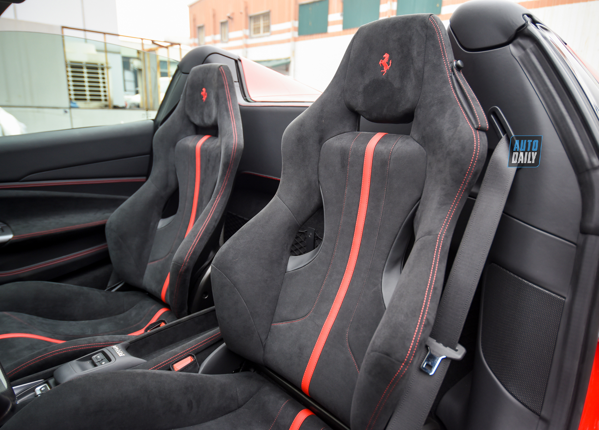 Ảnh chi tiết Ferrari F8 Spider giá hơn 1 triệu USD tại Việt Nam 38.jpg