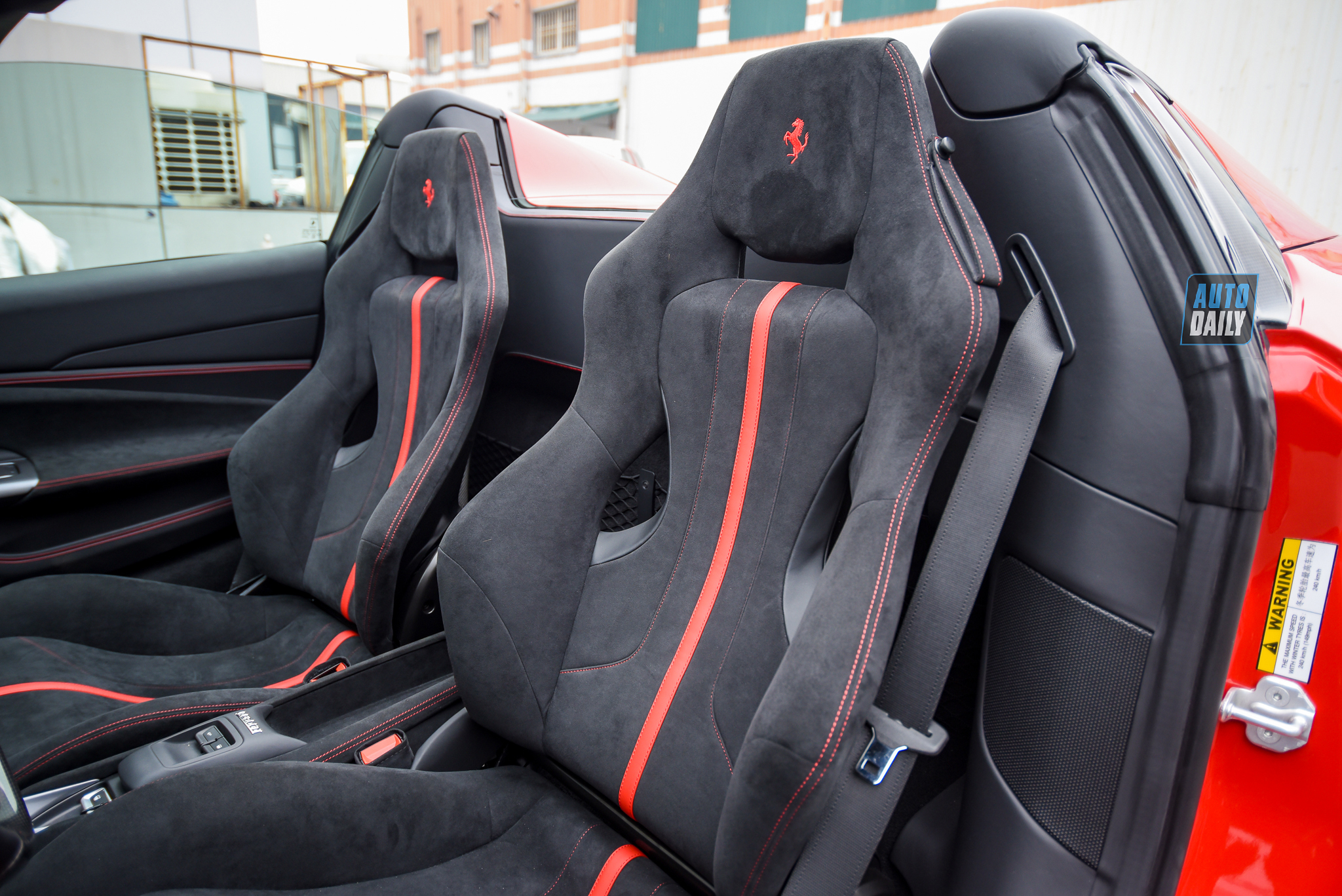 Ảnh chi tiết Ferrari F8 Spider giá hơn 1 triệu USD tại Việt Nam 39.jpg