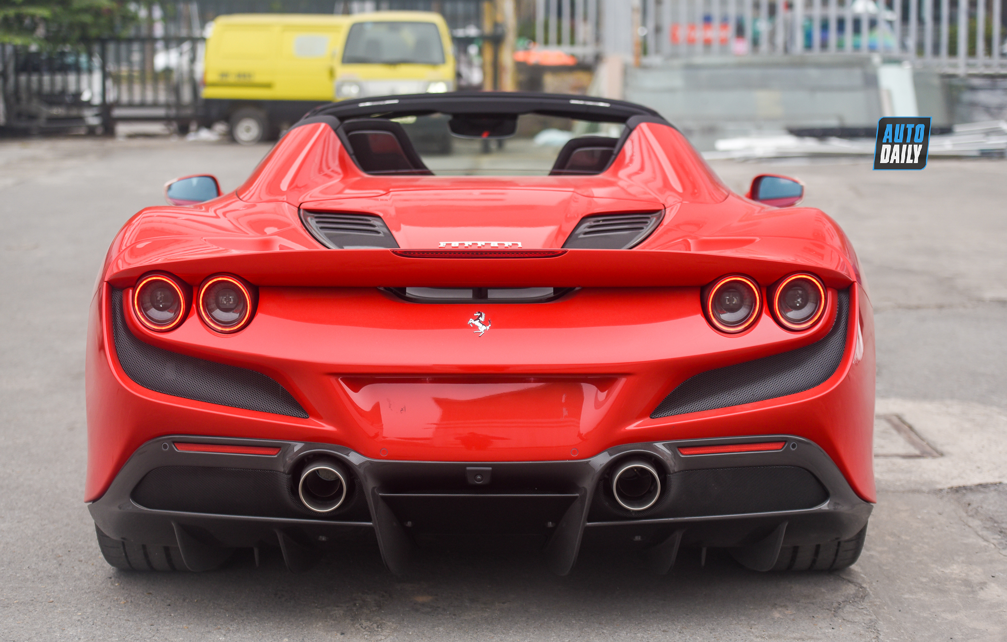 Chi tiết siêu xe Ferrari F8 Spider giá hơn 1 triệu USD tại Việt Nam 48.jpg