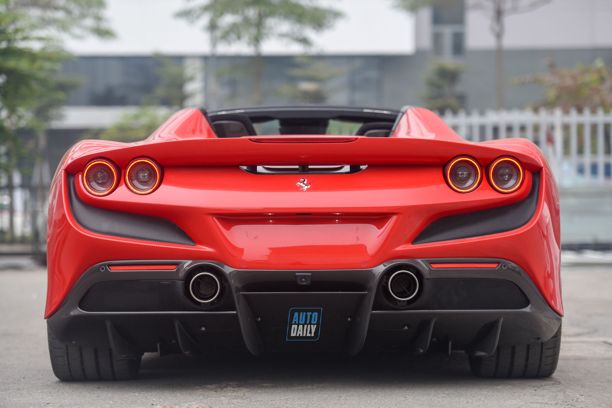 Ảnh chi tiết Ferrari F8 Spider giá hơn 1 triệu USD tại Việt Nam 53.jpg