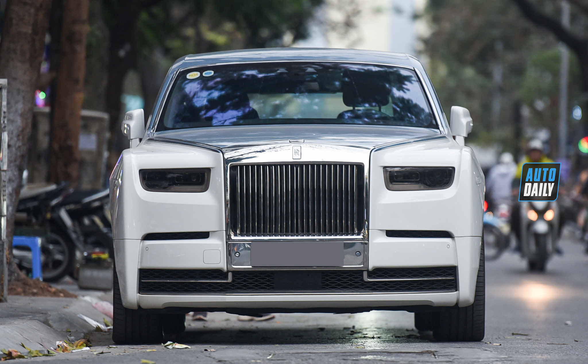 Siêu phẩm Rolls-Royce Phantom VIII 2 màu độc đáo trên phố Hà Nội dsc-2248-copy.jpg