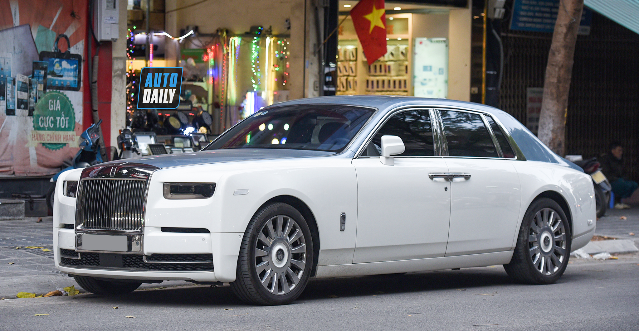 Siêu phẩm Rolls-Royce Phantom VIII 2 màu độc đáo trên phố Hà Nội dsc-2269-copy.jpg