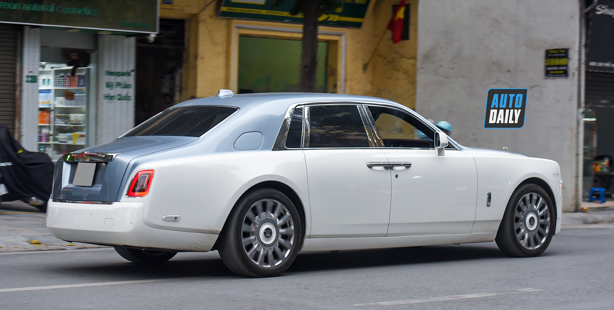 Siêu phẩm Rolls-Royce Phantom VIII 2 màu độc đáo trên phố Hà Nội dsc-2305-copy.jpg
