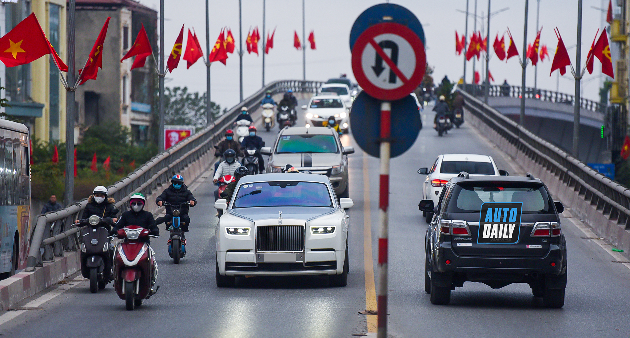 Siêu phẩm Rolls-Royce Phantom VIII 2 màu độc đáo trên phố Hà Nội dsc-2364-1copy.jpg