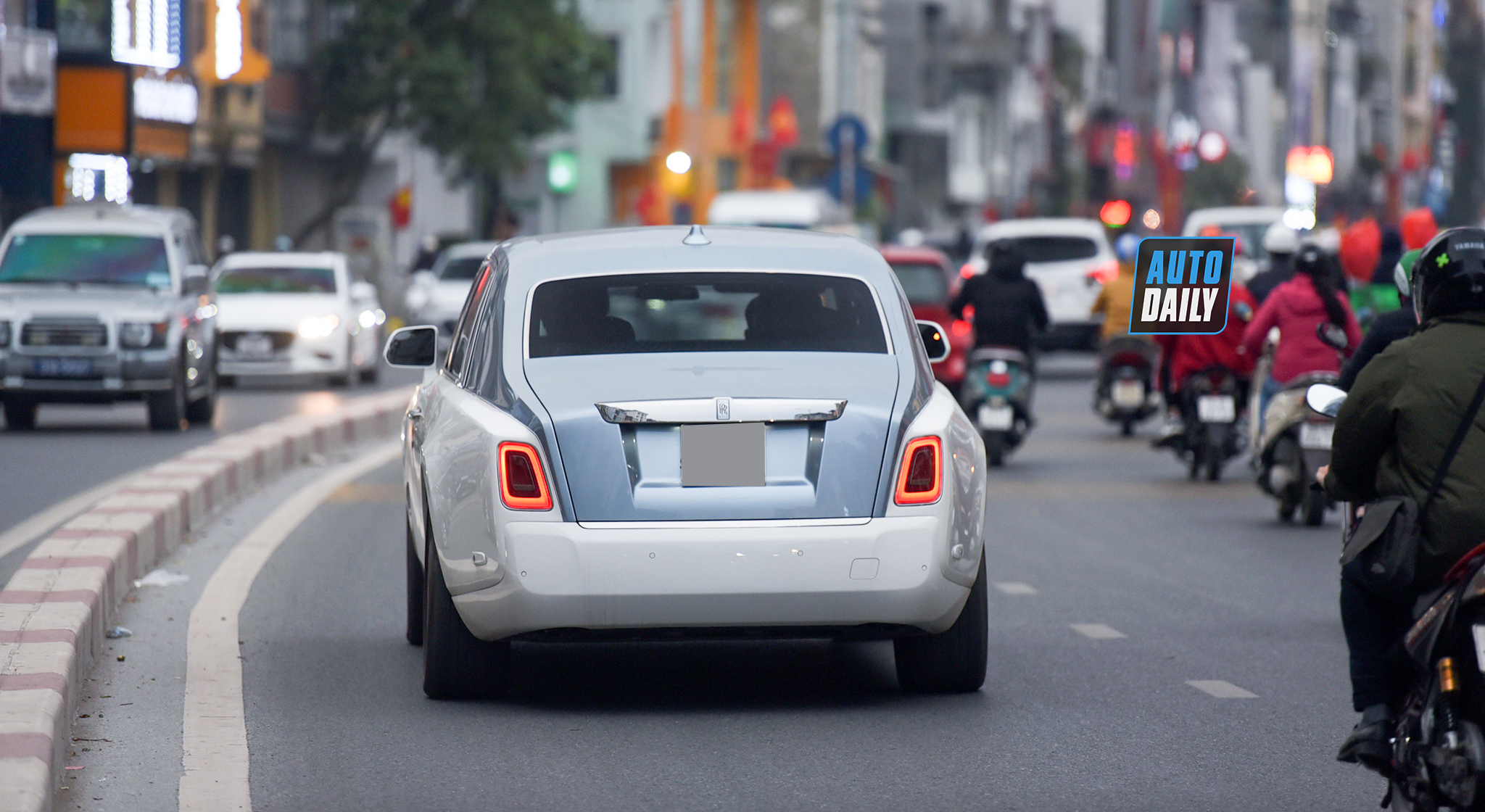 Siêu phẩm Rolls-Royce Phantom VIII 2 màu độc đáo trên phố Hà Nội dsc-2377-copy.jpg