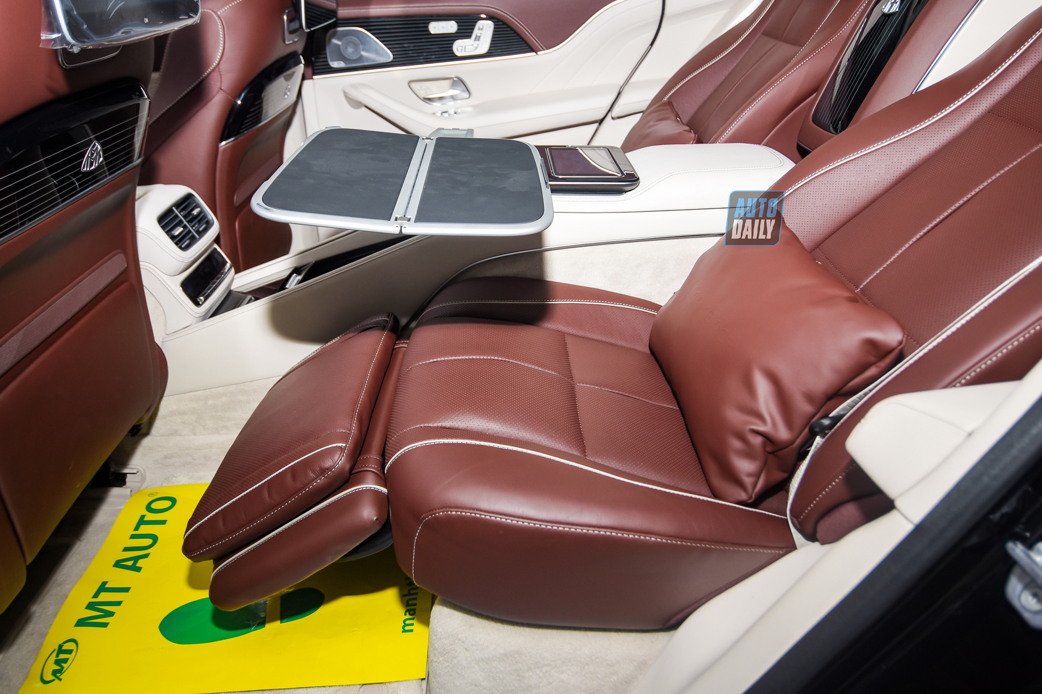 Thêm ảnh Mercedes-Maybach GLS600 2021 đầu tiên về Việt Nam 18.jpg