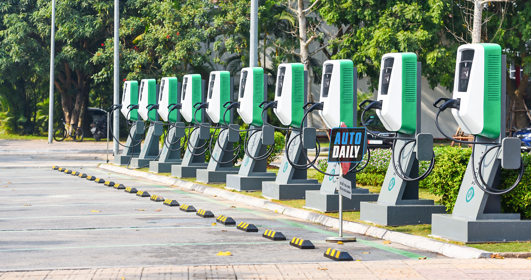 Hà Nội Thí điểm mô hình xe điện hai bánh miễn phí kết nối xe buýt BRT   Báo điện tử VnMedia  Tin nóng Việt Nam và thế giới