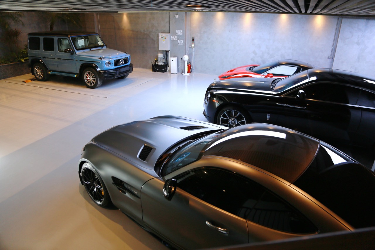 Đột nhập gara của doanh nhân Nguyễn Quốc Cường, ngắm Mercedes G63 AMG màu độc hơn 11 tỷ doanh-nhan-nguyen-quoc-cuong-09.jpg