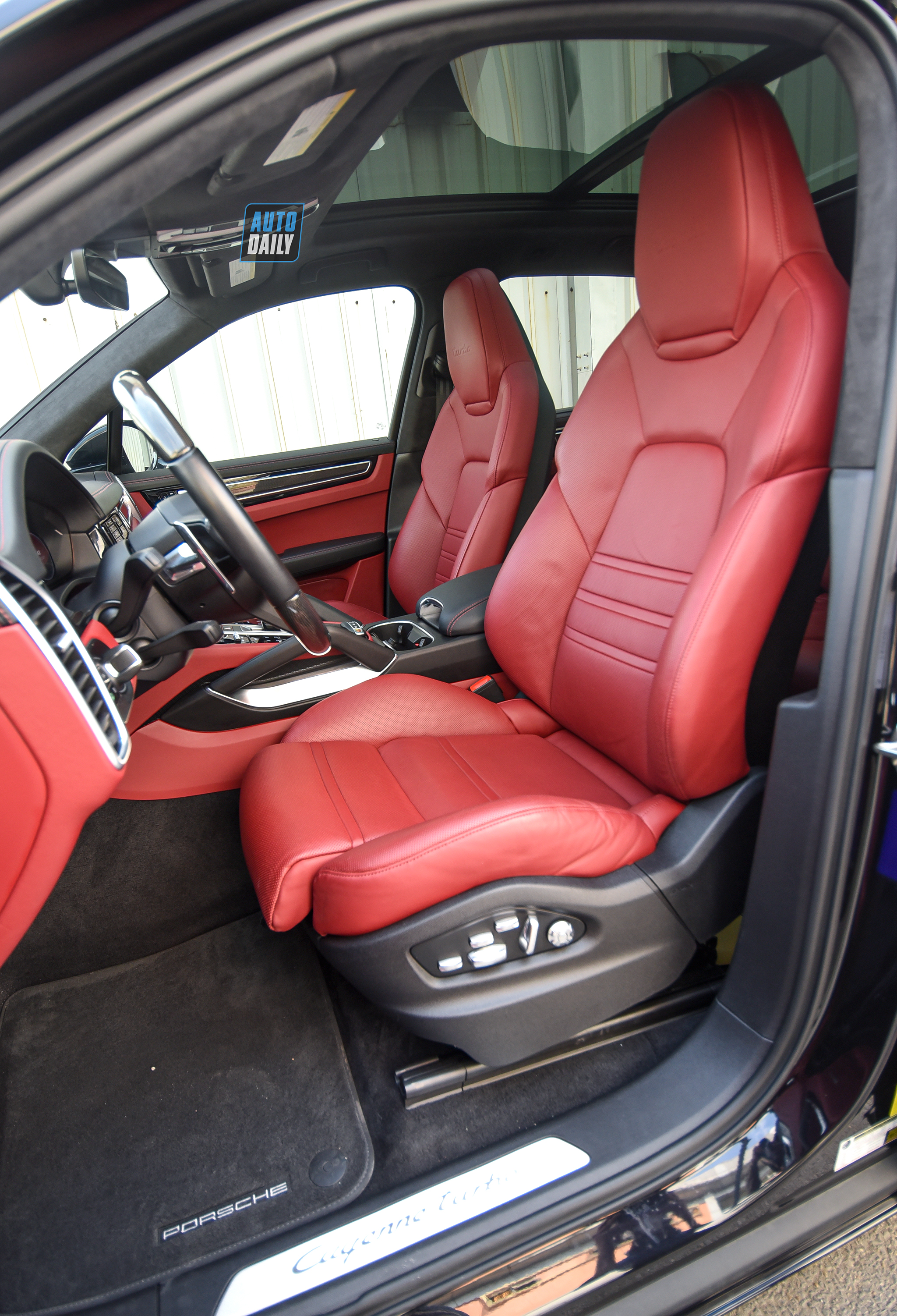 Ảnh chi tiết Porsche Cayenne Turbo 2020 nhập Mỹ hơn 10 tỷ đồng dsc-4211-copy.jpg