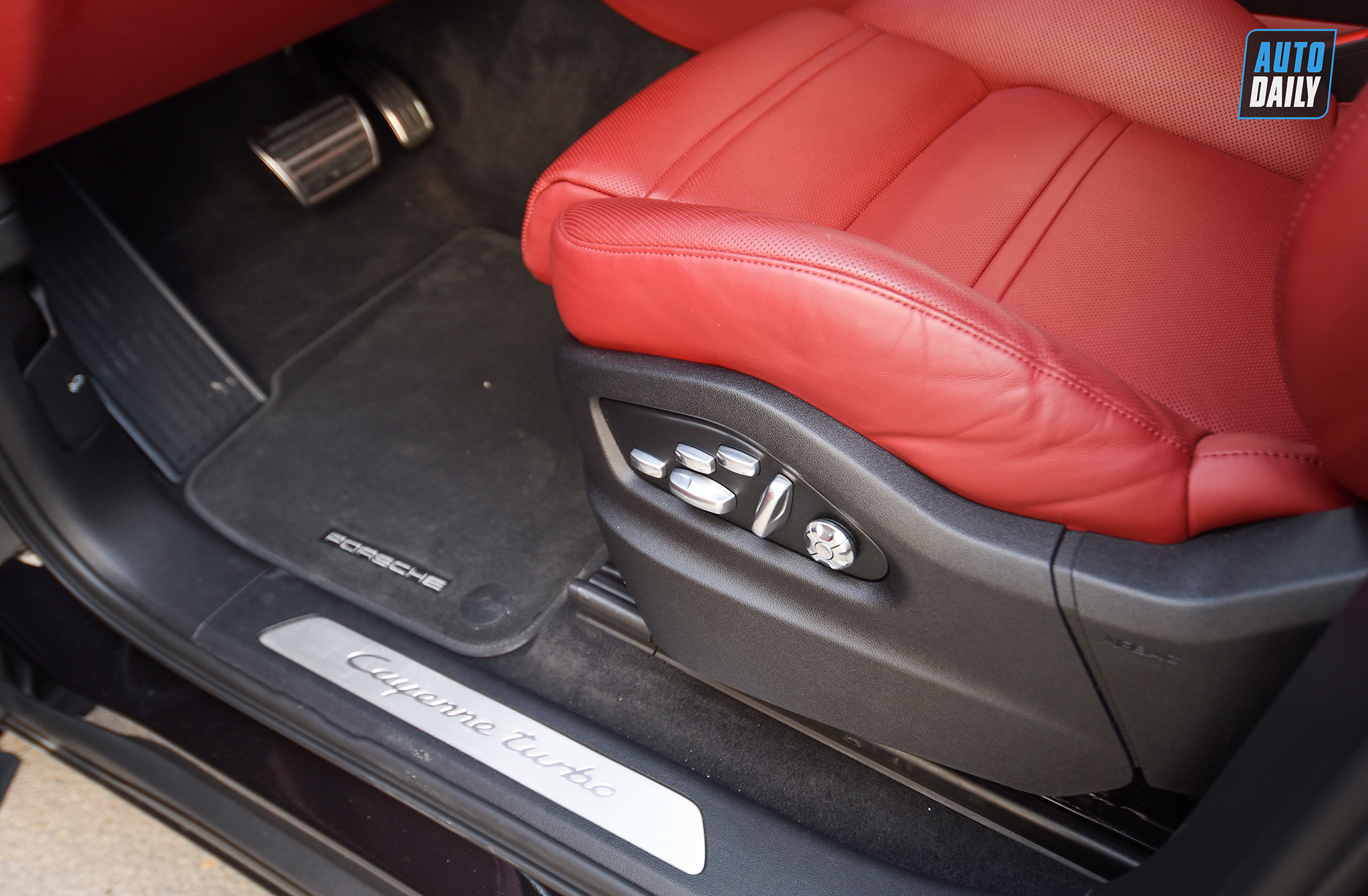 Ảnh chi tiết Porsche Cayenne Turbo 2020 nhập Mỹ hơn 10 tỷ đồng dsc-4254-copy.jpg