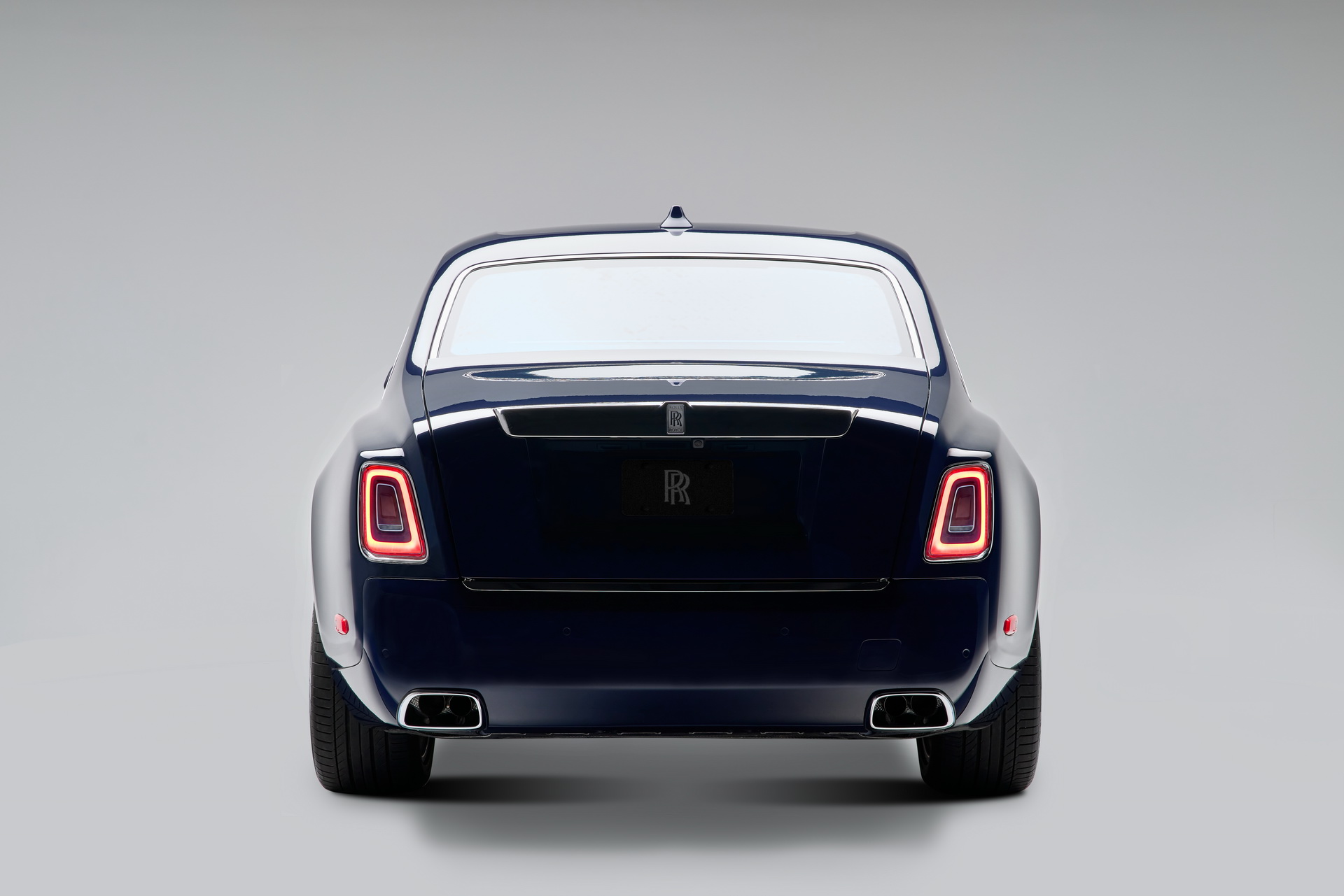 Rolls-Royce Koa Phantom 2021: Mất 3 năm để sản xuất với loại gỗ cực hiếm 2021-rolls-royce-koa-phantom-3.jpg