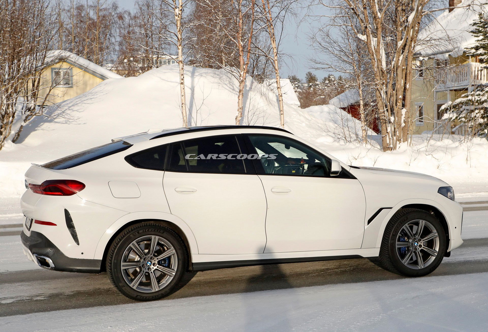 BMW X6 2022 lộ nội thất với màn hình cong như iX 2023-bmw-x6-10.jpg