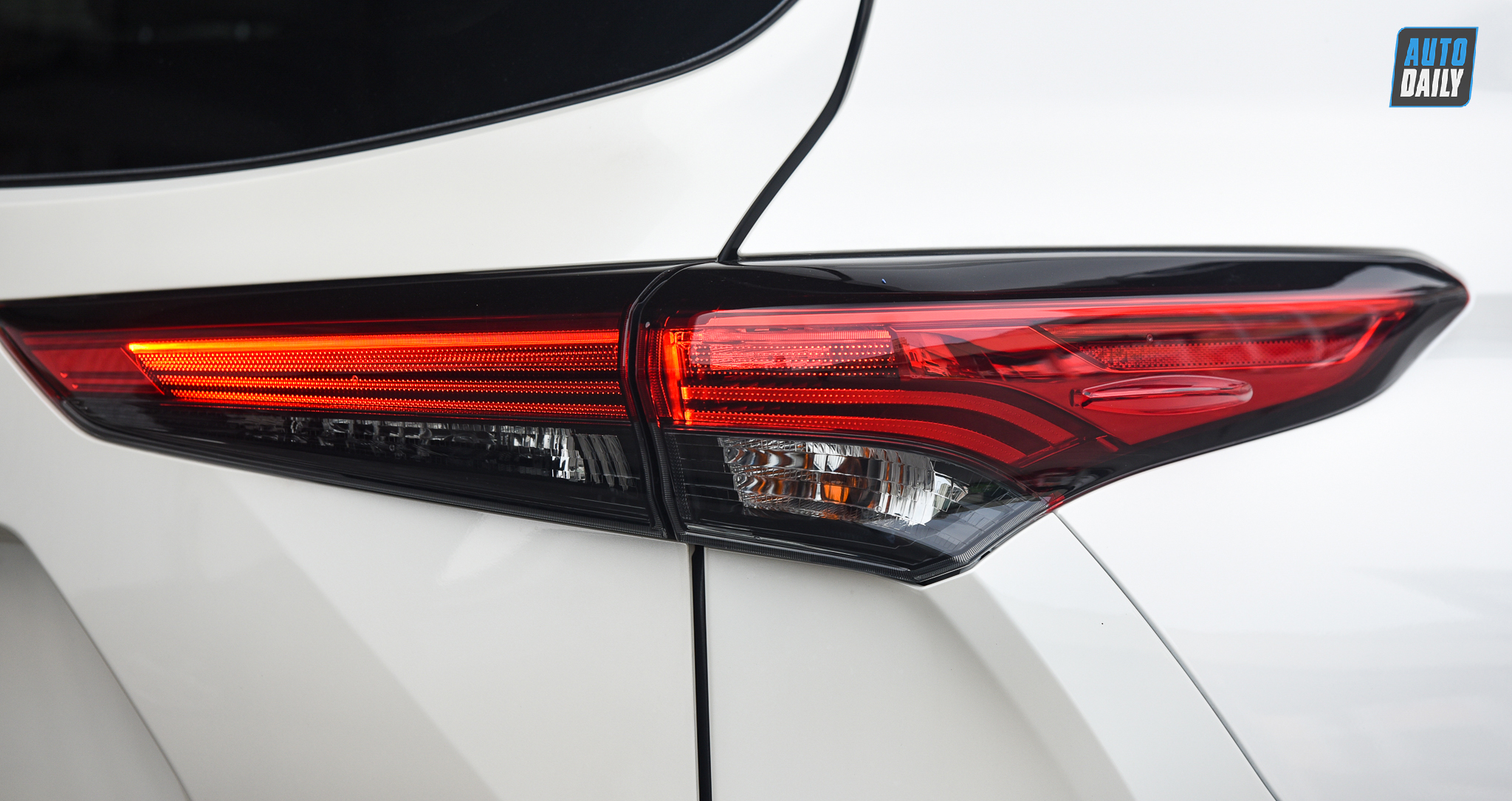 Ảnh chi tiết Toyota Highlander Platinum 2021 giá hơn 4 tỷ tại Việt Nam 33.jpg