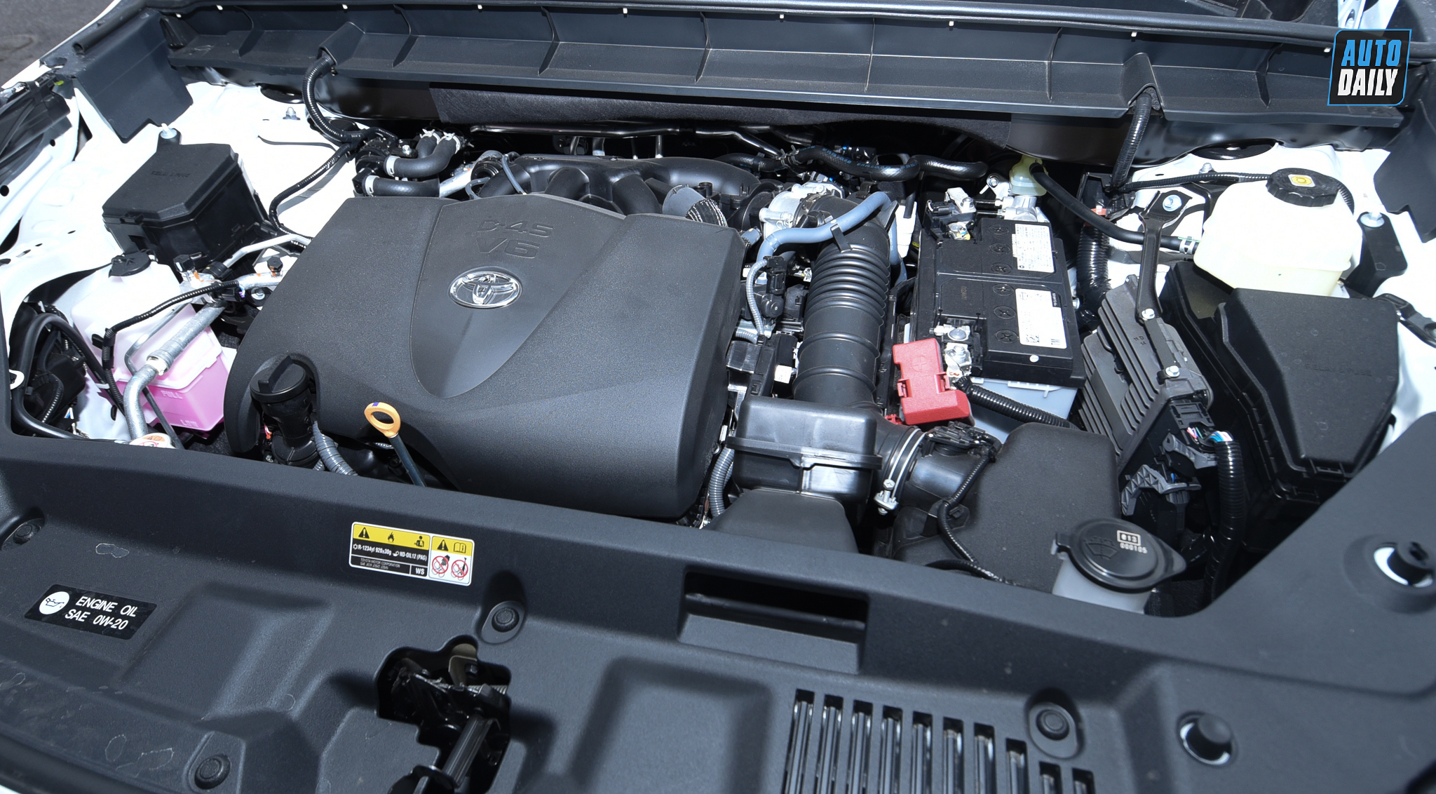 Ảnh chi tiết Toyota Highlander Platinum 2021 giá hơn 4 tỷ tại Việt Nam 5.jpg