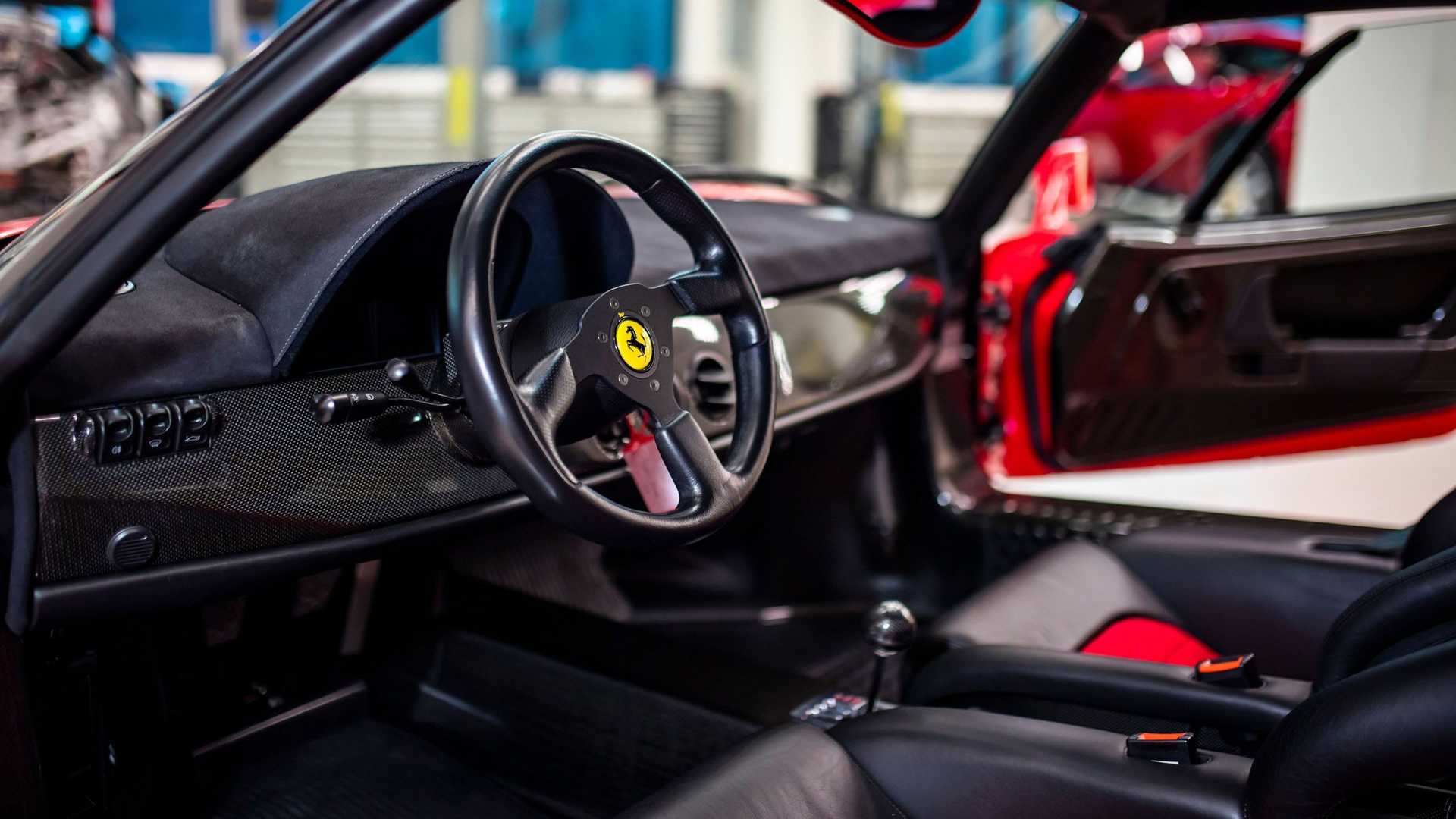 Rời đội đua Ferrari, Sebastian Vettel rao bán 5 siêu xe Ferrari hàng hiếm 1996-ferrari-f50-of-sebastian-vettel-interior.jpg