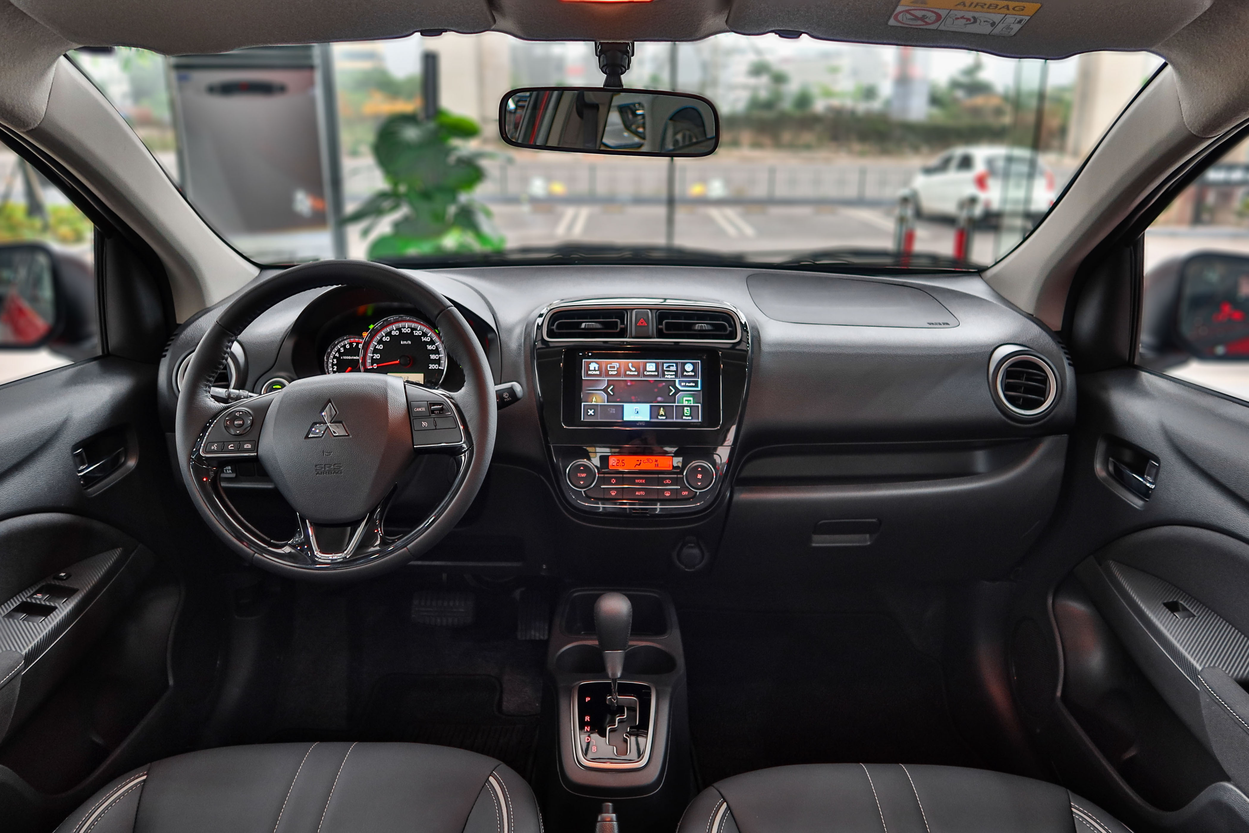 Mitsubishi Attrage CVT Premium 2021 ra mắt, giá 485 triệu đồng attrage-2020-do-noi-that-16.jpg