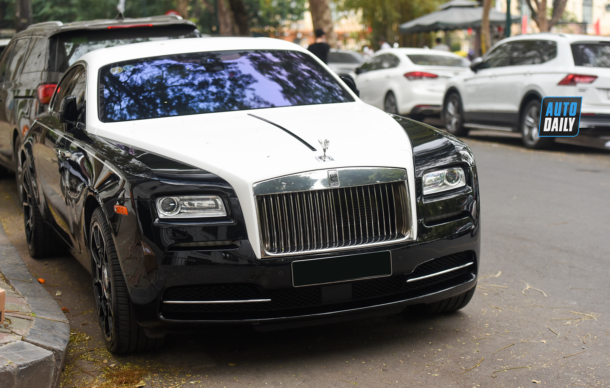 Rolls-Royce Wraith của Hoa hậu Thu Ngân được độ ấn tượng rr-hoa-hau-3.jpg
