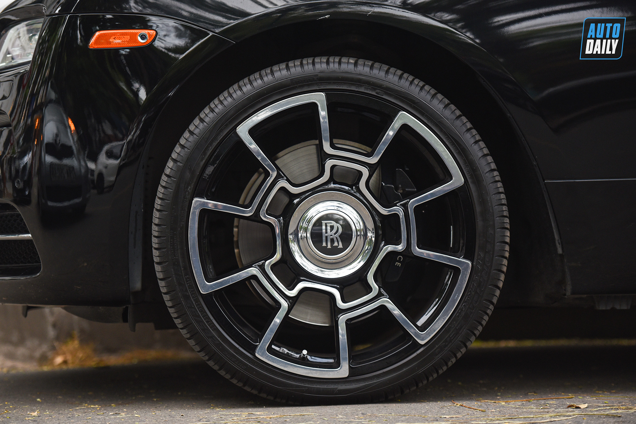 Rolls-Royce Wraith của Hoa hậu Thu Ngân được độ ấn tượng rr-hoa-hau-8.jpg