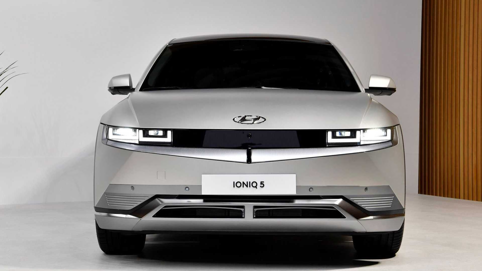 Hyundai Ioniq 5 2021 lăn bánh ngoài đời thực, bán ra vào cuối năm Hyundai Ioniq 5 2022 ra mắt với khả năng sạc cực nhanh 2022-hyundai-ioniq-5-3.jpg