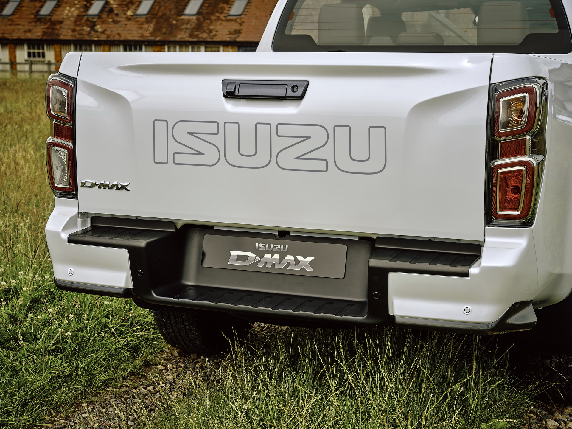 Isuzu D-Max 2021 hoàn toàn mới chốt giá từ 29.479 USD 2021-isuzu-d-max-uk-5.jpg