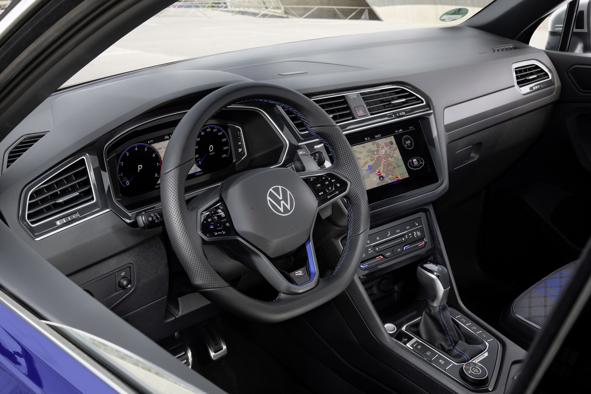VW Tiguan R 2021 mạnh 316 mã lực, giá từ 64.300 USD tại Anh 2021-vw-tiguan-r-09.jpg