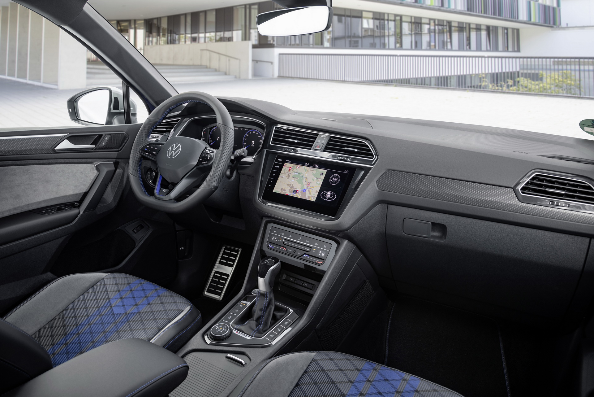 VW Tiguan R 2021 mạnh 316 mã lực, giá từ 64.300 USD tại Anh 2021-vw-tiguan-r-10.jpg
