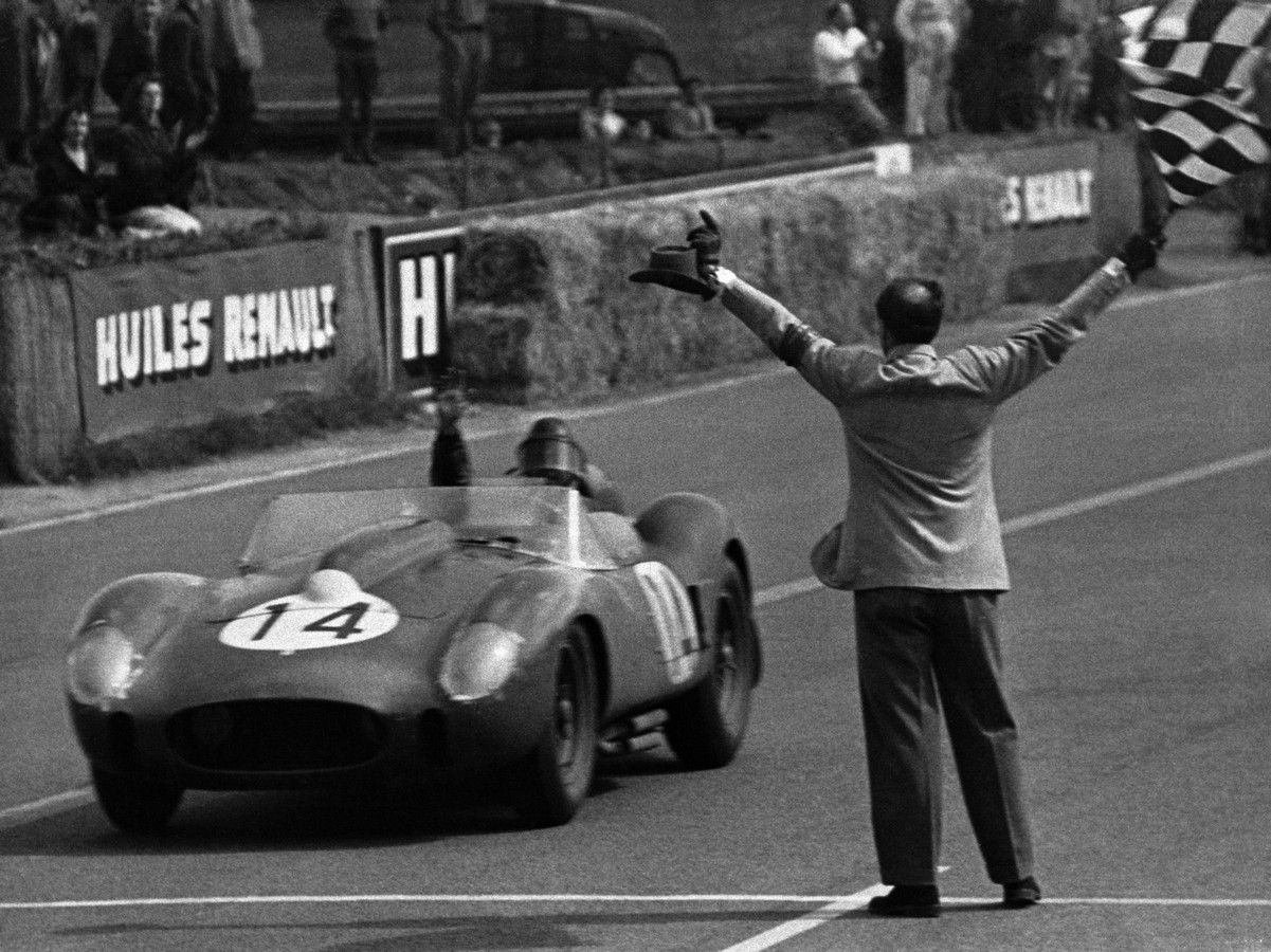 Ferrari sẽ chính thức tham dự giải đua Le Mans Hypercar từ năm 2023 24h-Le-Mans-1958-Ferrari-250-Testa-Rossa.jpg