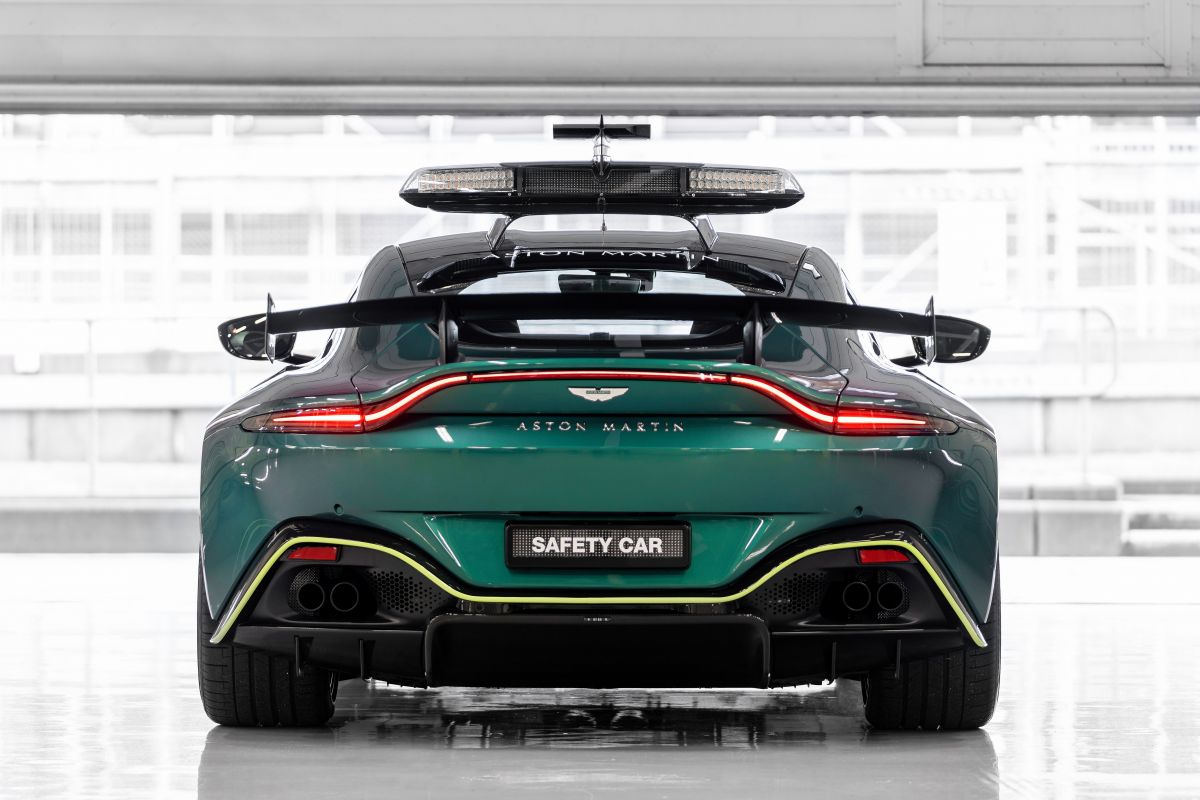 Aston Martin Vantage and DBX are safety and medical cars for the 2021 F1 season aston-martin-f1-safety-medical-car-reveal-11-1200x800.jpg