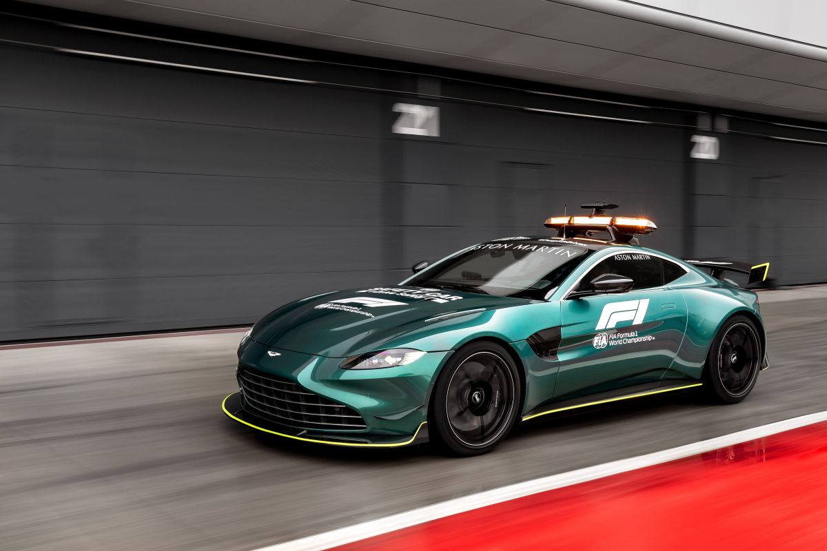 Aston Martin Vantage and DBX are safety and medical cars for the 2021 F1 season aston-martin-f1-safety-medical-car-reveal-16-1200x800.jpg