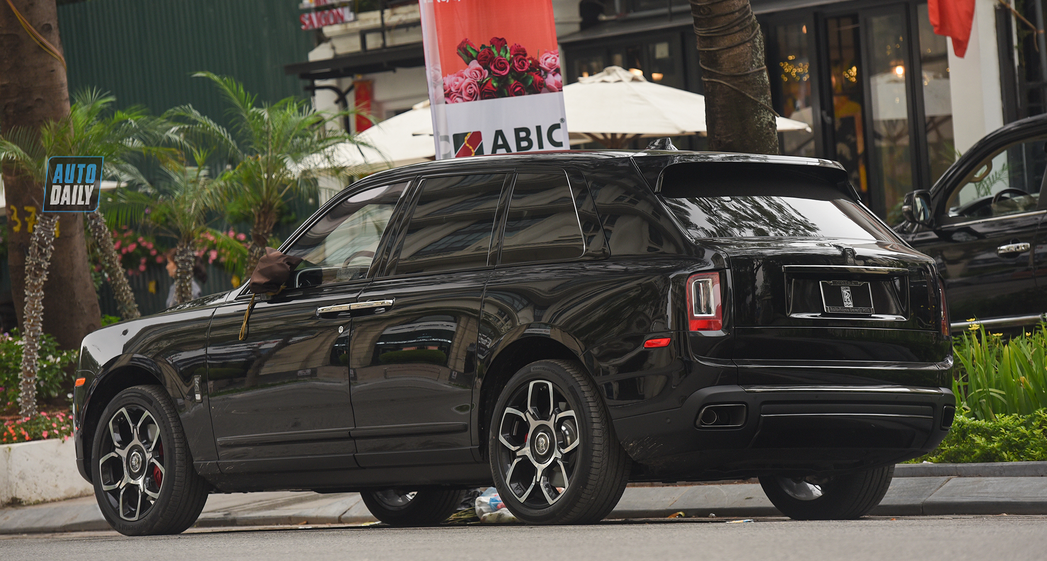 Rolls-Royce Cullinan Black Badge hơn 40 tỷ thứ 2 về Việt Nam 15.jpg