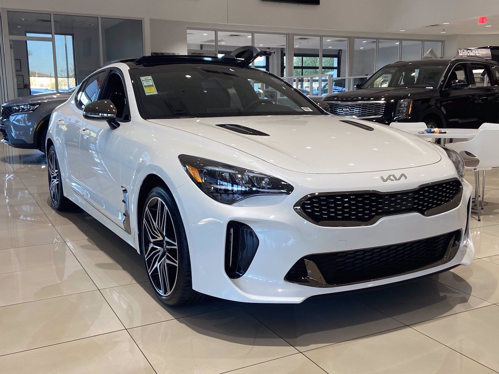 Ảnh thực tế Kia Stinger 2022 tại đại lý 2022-kia-stinger-5-1.jpg