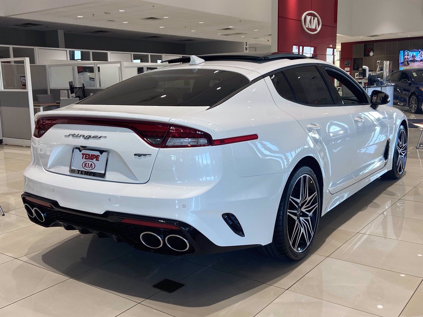 Ảnh thực tế Kia Stinger 2022 tại đại lý 2022-kia-stinger-6-1.jpg