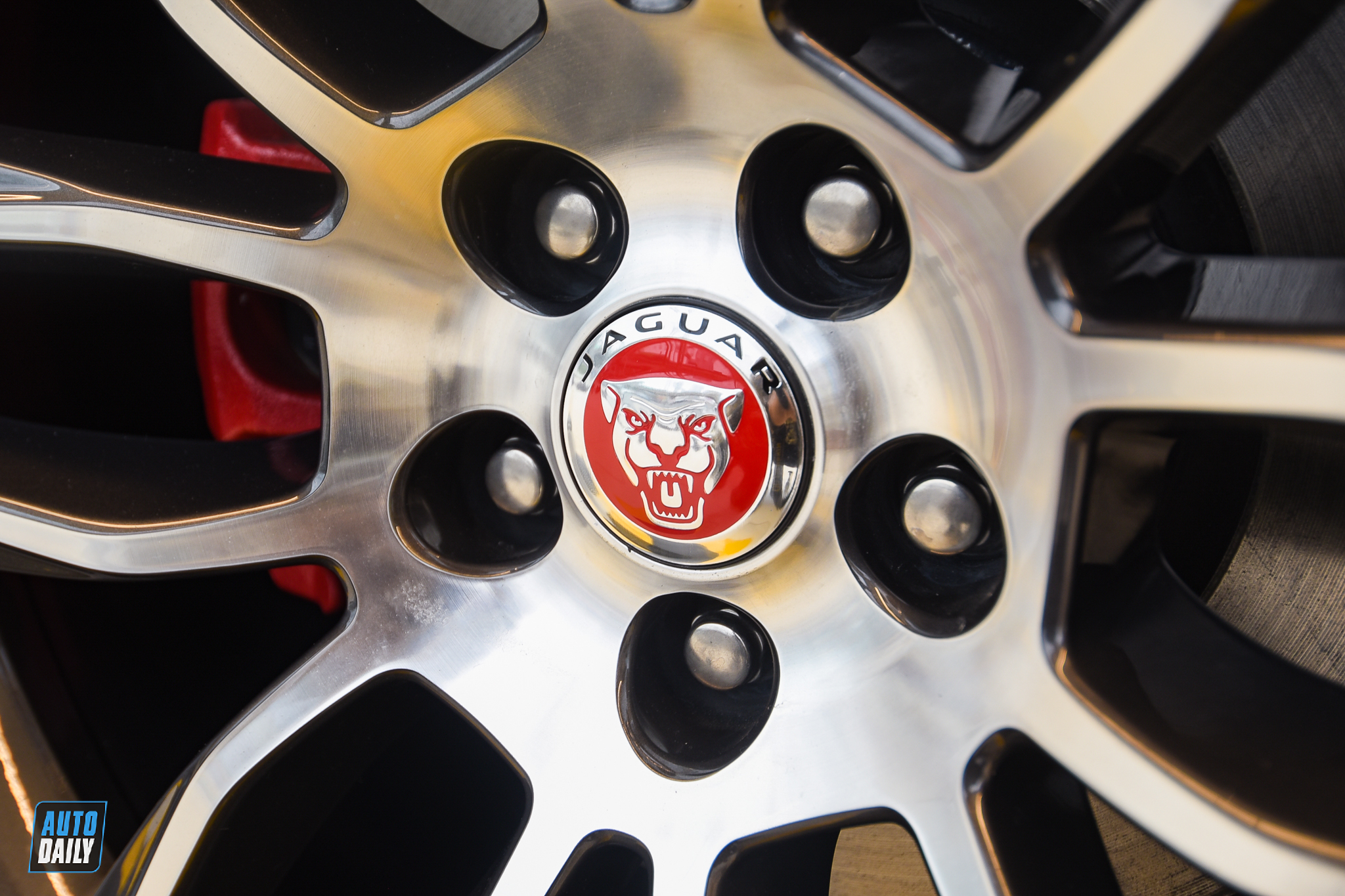 Ảnh chi tiết Jaguar F-Type P380 R-Dynamic 2021 giá 7,235 tỷ đồng 25.jpg