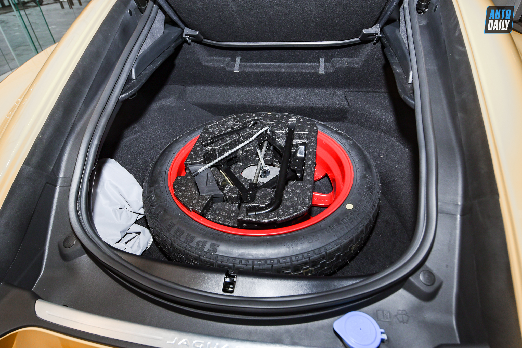 Ảnh chi tiết Jaguar F-Type P380 R-Dynamic 2021 giá 7,235 tỷ đồng 28.jpg