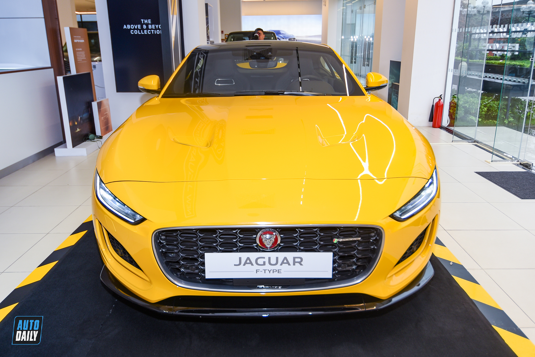 Chi tiết Jaguar F-Type 2021 bản P380 R-Dynamic giá 7,2 tỷ tại Việt Nam 31.jpg