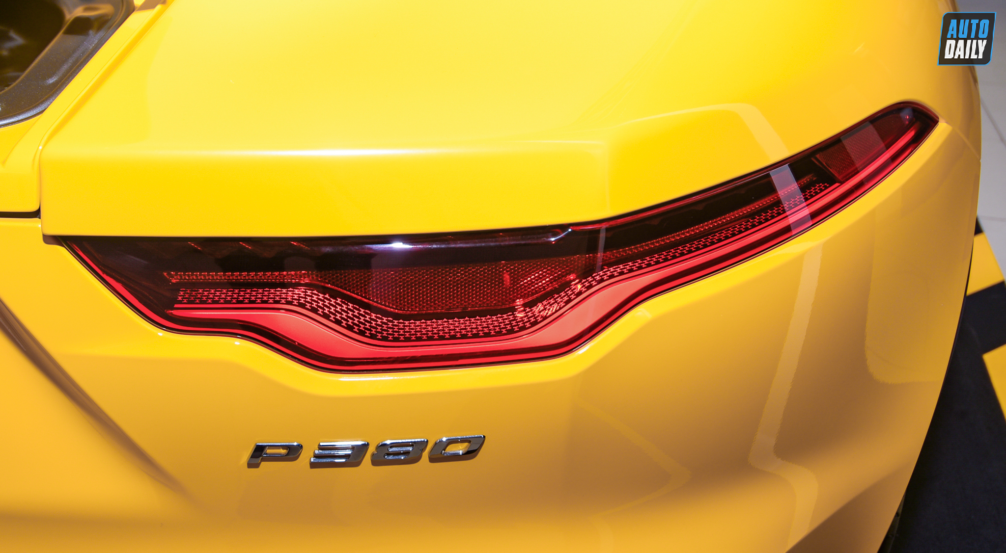 Ảnh chi tiết Jaguar F-Type P380 R-Dynamic 2021 giá 7,235 tỷ đồng 41.jpg