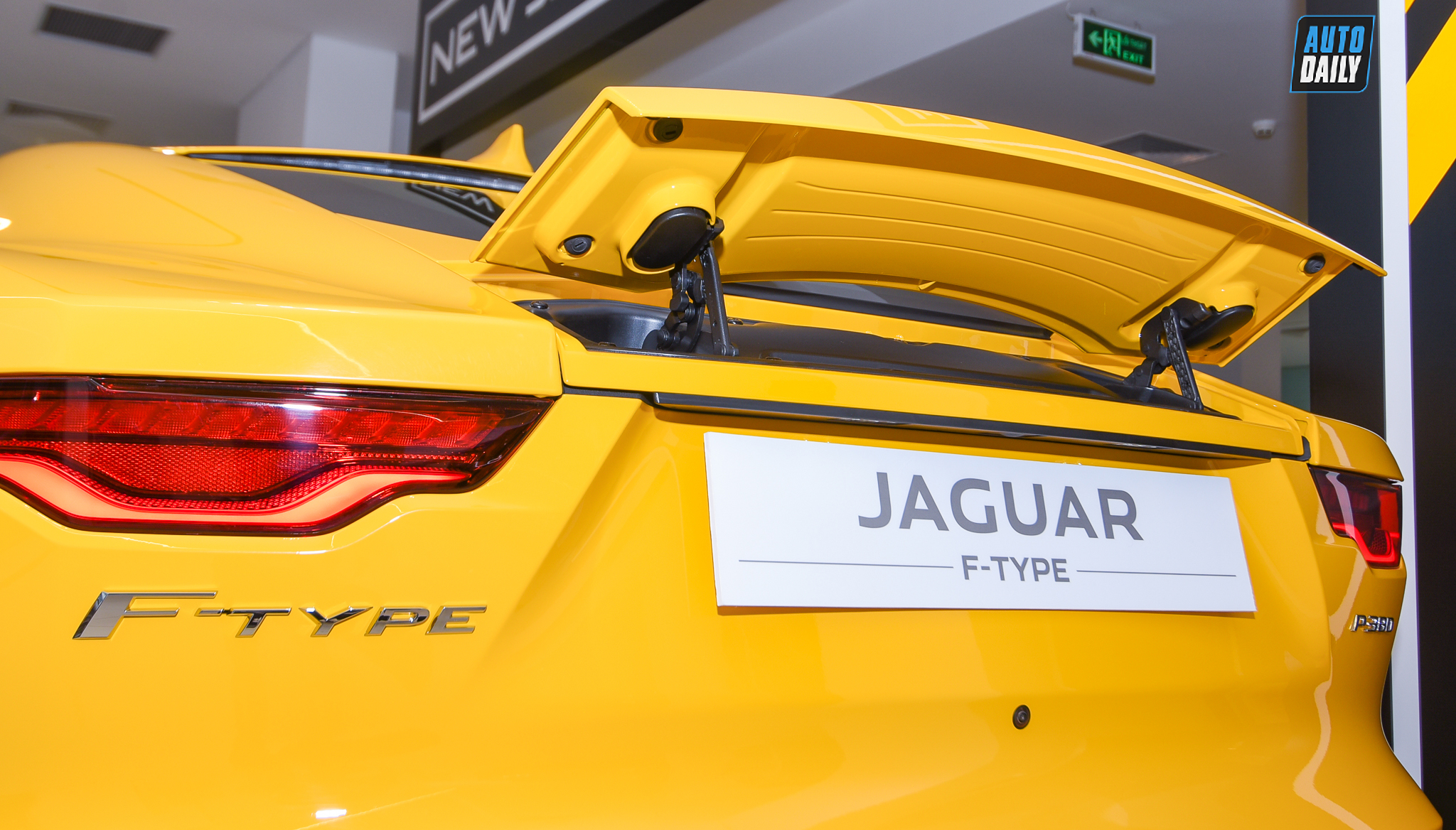 Ảnh chi tiết Jaguar F-Type P380 R-Dynamic 2021 giá 7,235 tỷ đồng 42.jpg