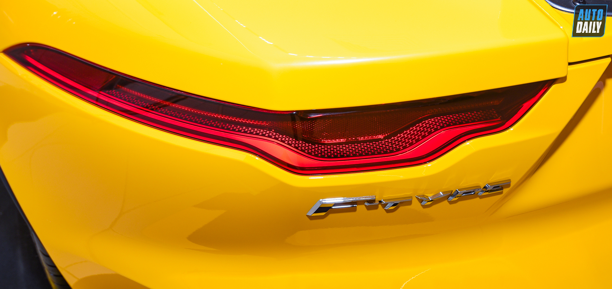 Ảnh chi tiết Jaguar F-Type P380 R-Dynamic 2021 giá 7,235 tỷ đồng 43.jpg