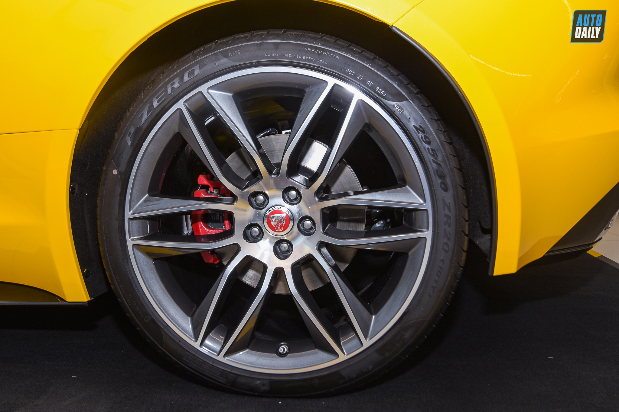 Ảnh chi tiết Jaguar F-Type P380 R-Dynamic 2021 giá 7,235 tỷ đồng 44.jpg