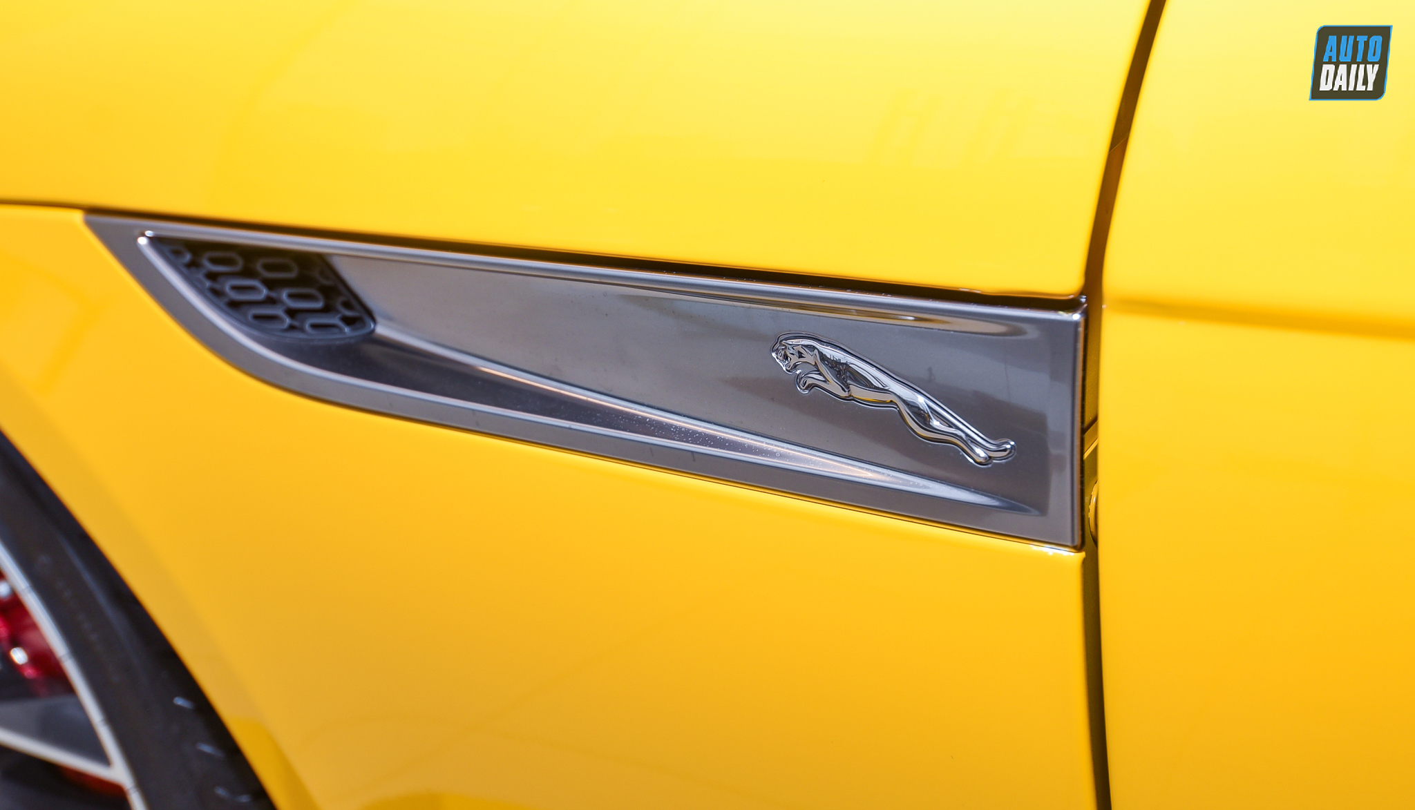 Ảnh chi tiết Jaguar F-Type P380 R-Dynamic 2021 giá 7,235 tỷ đồng 45.jpg