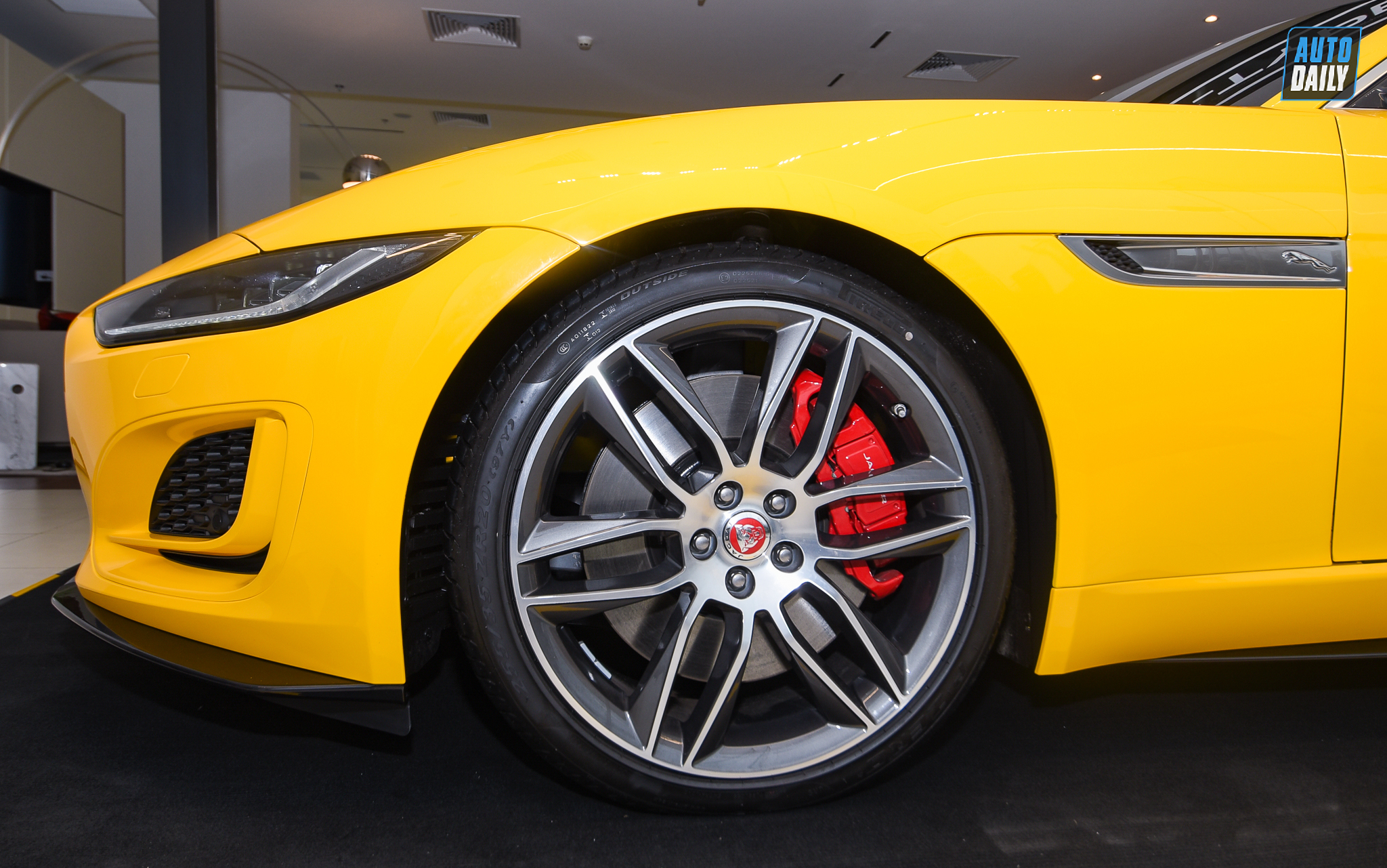 Ảnh chi tiết Jaguar F-Type P380 R-Dynamic 2021 giá 7,235 tỷ đồng 46.jpg