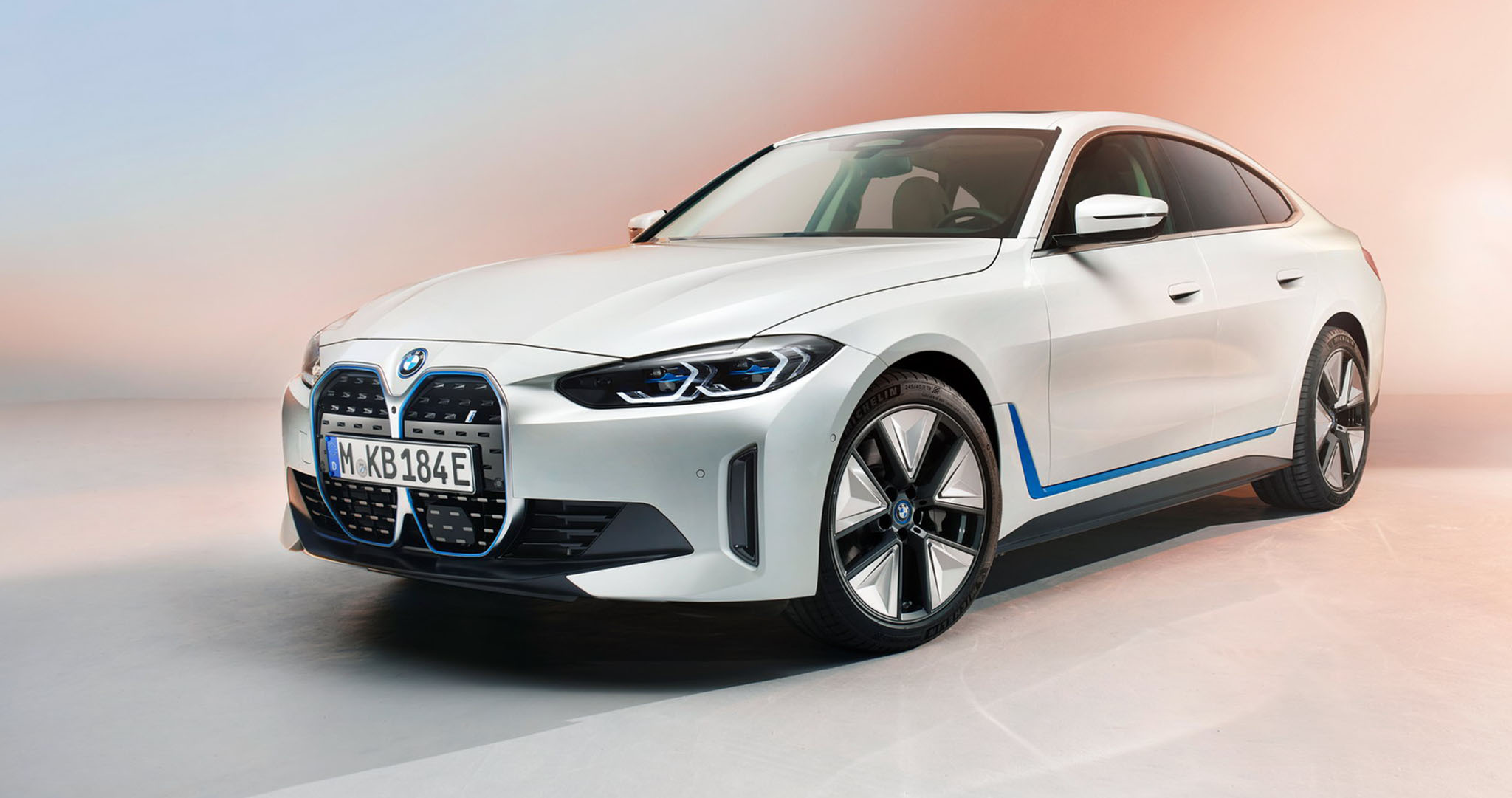 BMW i4 ra mắt, đấu Tesla Model 3, phạm vi hoạt động tối đa 590 km 2022-bmw-i4-ev-7.jpg