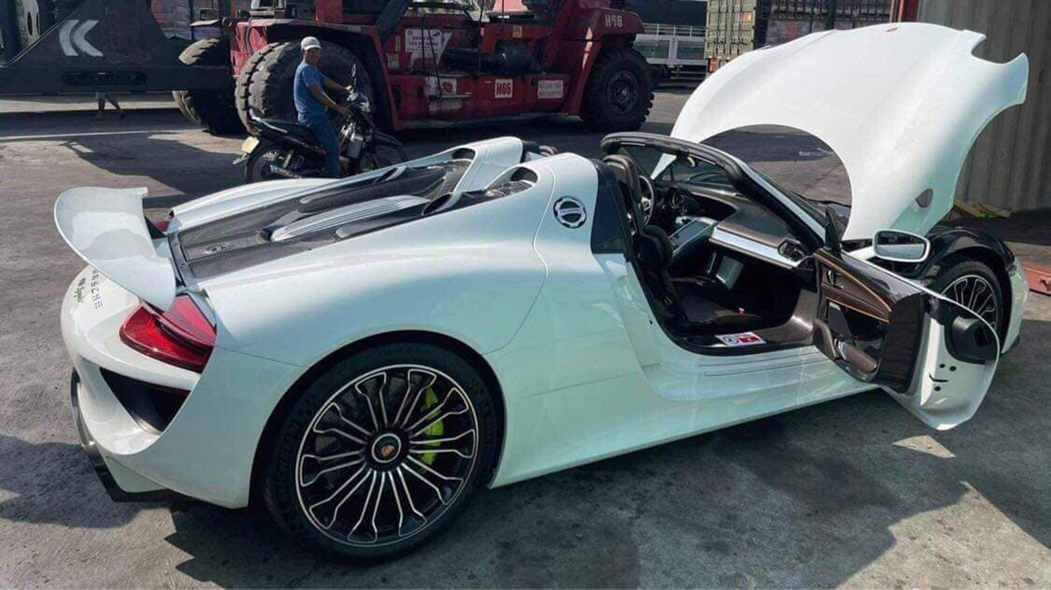 Porsche 918 Spyder về Việt Nam, mua tại đại lý bán Pagani cho Minh Nhựa 162196501-2919672341634508-6001876856212464787-o.jpg