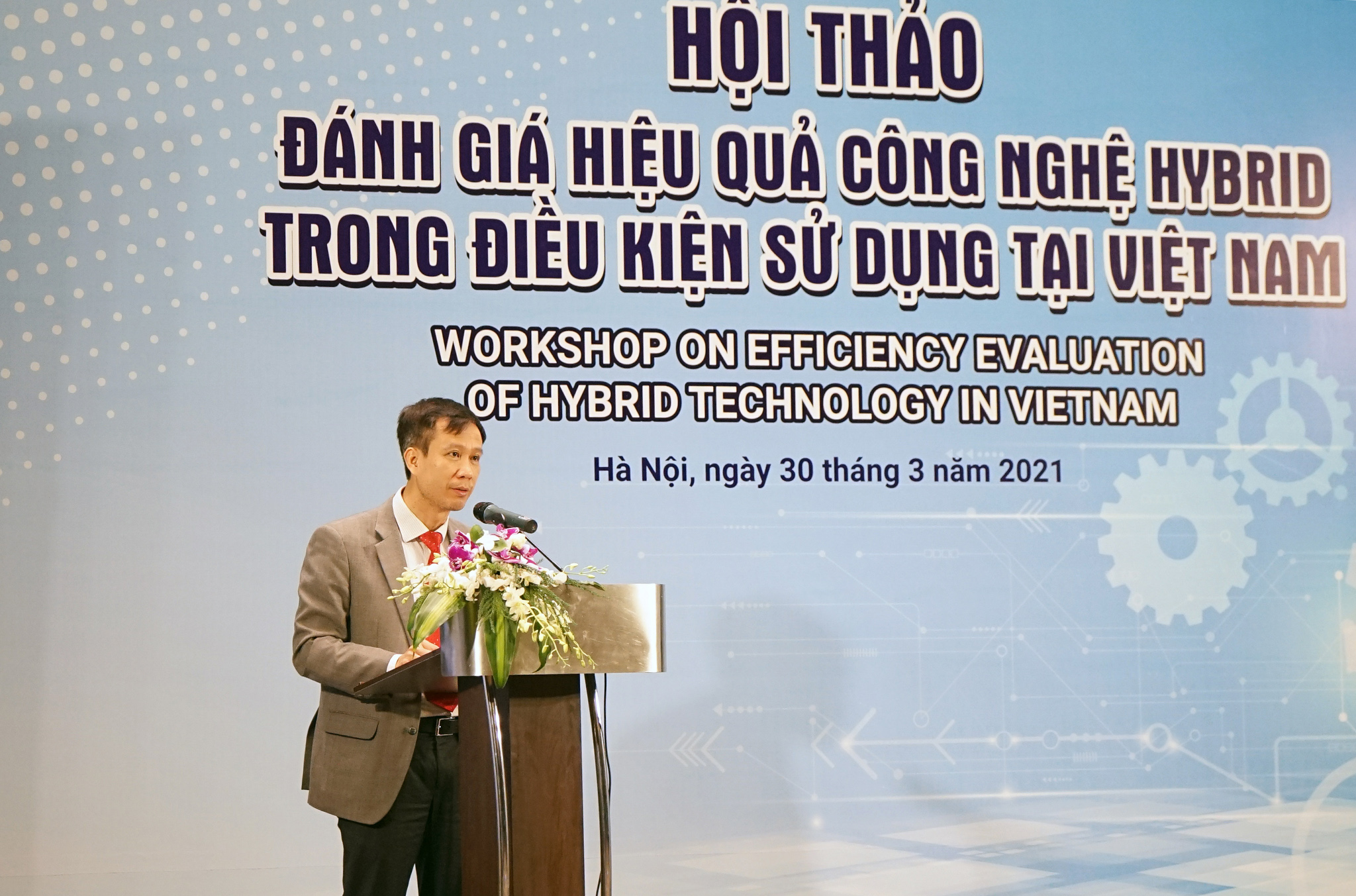 Ưu điểm của xe Hybrid so với xe xăng tại Việt Nam gs-ts-le-anh-tuan-vien-truong-vien-co-khi-dong-luc-dai-hoc-bach-khoa-ha-noi.jpg