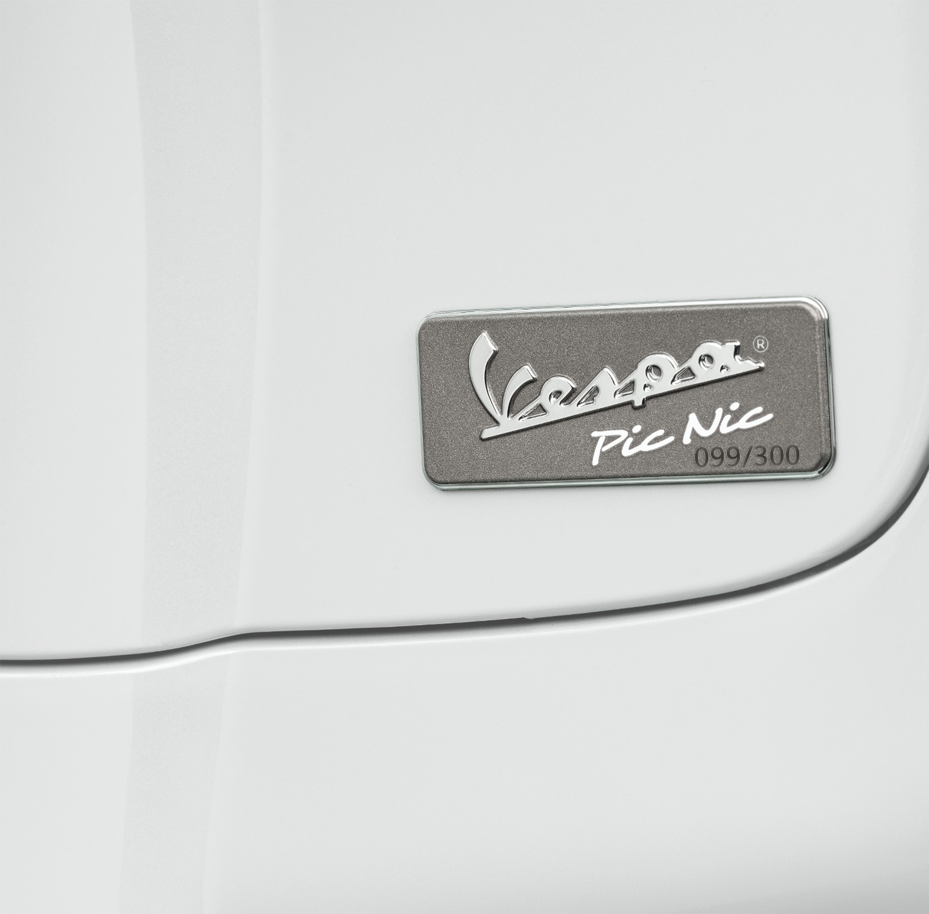 Vespa Picnic ra mắt tại Việt Nam, giới hạn chỉ 300 chiếc giá 88 triệu logo-limited-edition.jpg