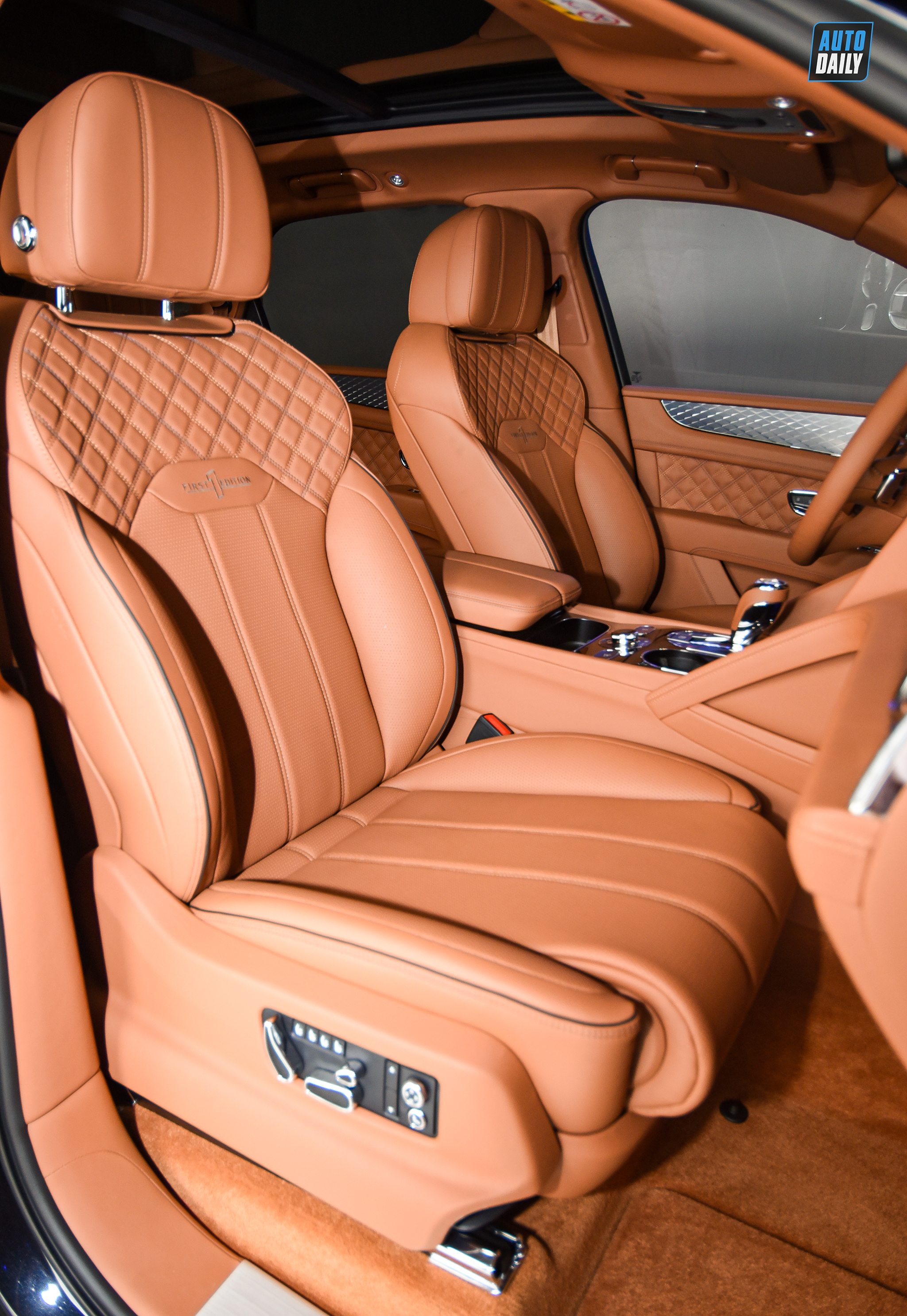 Gia đình Bầu Hiển tậu Bentley Bentayga First Edition hơn 18 tỷ Chi tiết Bentley Bentayga First Edition 2021 nhập tư giá hơn 18 tỷ 32.jpg